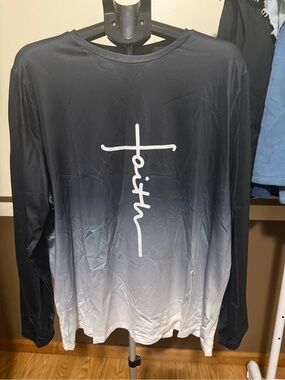 Chic Me Long Sleeve Ombre 'Faith' Graphic Tunic - Black to White